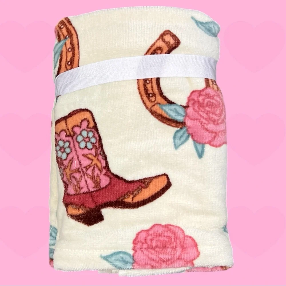 Deborah Connolly - ‘Cowboy Boots & Roses’ Hand Towels (2). NWT. Firm!